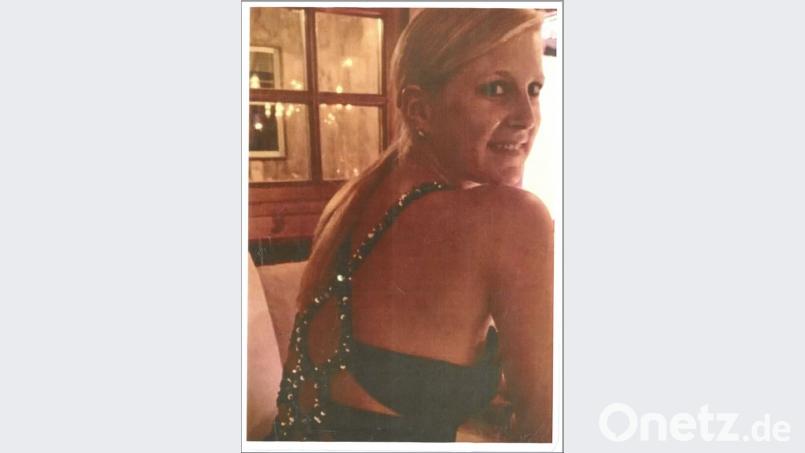 Die Frau gab sich als „Stefanie Herrmann“ aus. Angeblich stammt sie aus dem Raum Delmenhorst. Das Foto der Gesuchten ist rund zehn Jahre alt. Bild: Polizei Oberpfalz