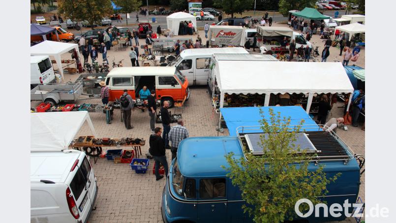 Rund um die Kemnather Mehrzweckhalle herrscht am Samstag wieder Oldtimer-Trödel-Alarm. Bild: stg