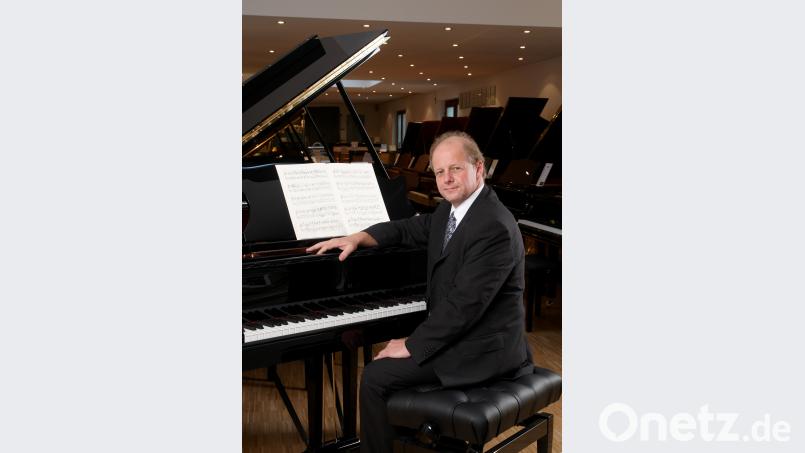 Professor Wolfgang Manz ist ein gefragter Solist und Musikpädagoge. Die Teilnehmer eines Meisterkurses in Bad Steben geben mit ihm ein Konzert im Egerland-Kulturhaus. Bild: exb
