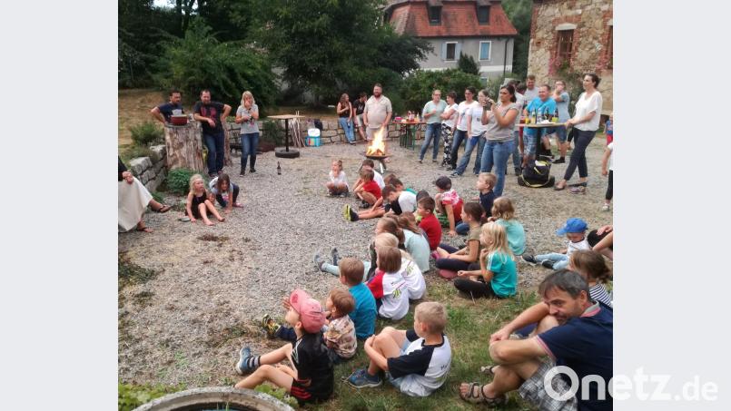 Ein Ferienfest feierten die Musketiere der Mittagsbetreuung der Trautwein-Grundschule mit ihren Eltern und Leiterinnen an der Mühlschleif. Bild: gi