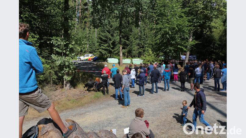 Heiß begehrt sind die Plätze in den Zuschauerzonen entlang der Rennstrecke. Bild: bsc