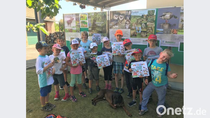 Die strahlenden Ferienprogramm-Kinder nach ihrem interessanten und spannenden Nachmittag bei Jäger Hans in Pittersberg. Bild: wec