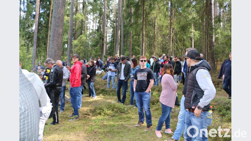 Heiß begehrt sind die Plätze in den Zuschauerzonen entlang der Rennstrecke. Bild: bsc