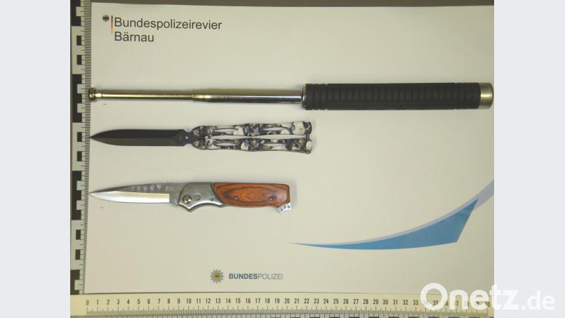 Diese Schnäppchen vom Asiamarkt sind verboten - und kommen einem 21-Jährigen teuer zu stehen. Bild: Bundespolizeiinspektion Waidhaus