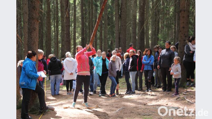 Das Baumstamm-Weitwerfen ist eine nicht ganz einfache Disziplin. Bild: kro