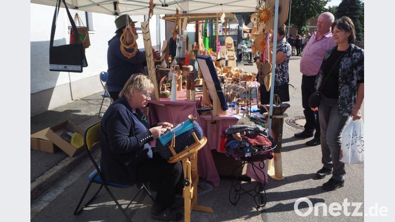 Der Barthlmarkt bot auch Einblicke ins überlieferte Handwerk des Klöppelns. Bild: gz