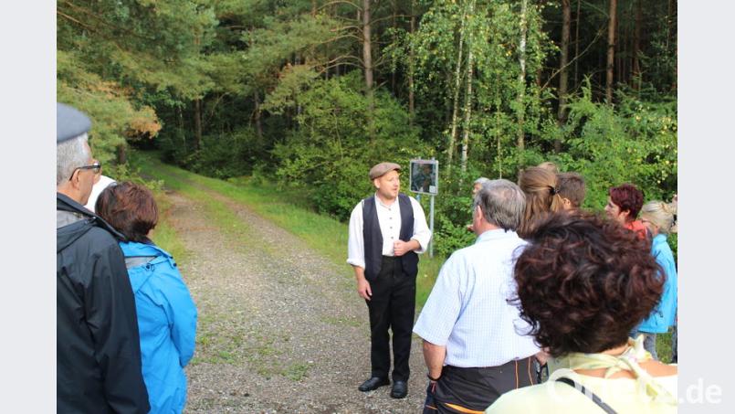 Schauspieler stellen Geschichten rund um den Berggeist nach. Bild: exb/Weiß