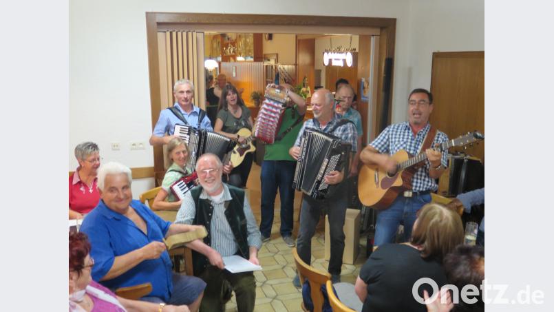 Eine Bombenstimmung herrscht beim Treffen der Wirtshausmuskanten im Gasthaus „Zur Fantasie“. Bild: jzk