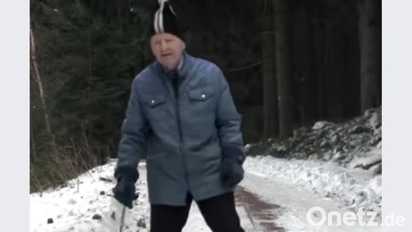 2017: Mikos Jakes fährt in einem Dokumentarfilm, der im Juni 2018 erschienen ist, Langlaufski. Bild: Televize TV