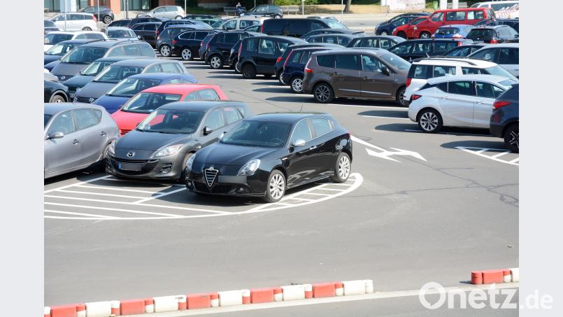 Über 2000 Parkplätze stehen den Kunden der Weidener Innenstadt zur Verfügung. Zufrieden sind sie damit aber nicht. Bild: Gabi Schönberger