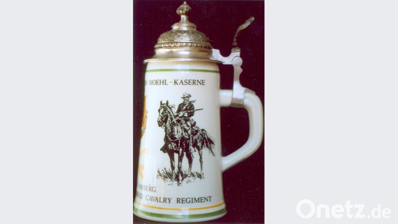 Diesen Krug gab es zum 50-jährigen Bestehen des Kasernenareals. Bild: Georg Wachter