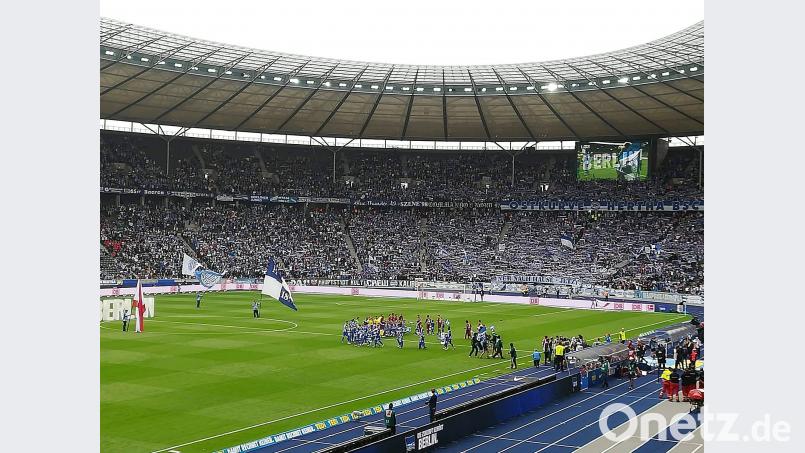 Spielbeginn im Olympiastadium. Bild: jma