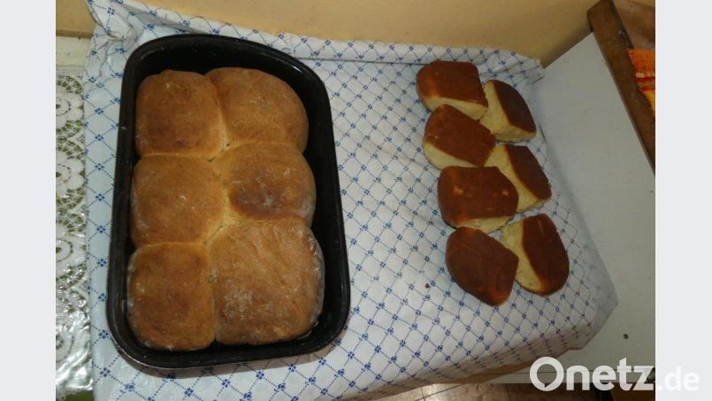 Bei 200 Grad gebacken ist es schließlich geschafft: Außen sind die Hefeknödel knusprig braun, innen goldgelb. Guten Appetit! Bild: ils