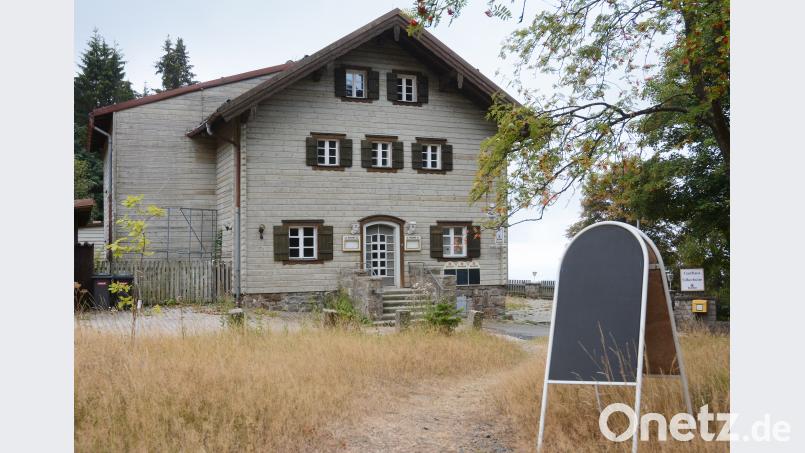 Schon seit fast zwei Jahren steht die Silberhütte leer. Der Oberpfälzer Waldverein mit seinen 10 000 Mitgliedern und 54 Zweigvereinen schafft es offenbar nicht, das Schutzhaus zu verpachten oder zu verkaufen. Bild: Gabi Schönberger