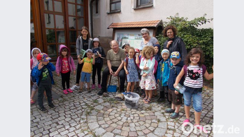 Auch einen Besuch der archäologischen Ausstellung im ehemaligen Schulhaus bietet das „Haus der kleinen Füße“ für Kinder an. Bild: alr