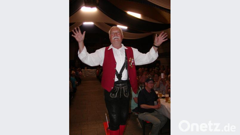 Robert Schricker, Dirigent Neuhauser Boum beim Böhmischen Abend in der O`Schnitt-Halle in Wurz Bild: tok