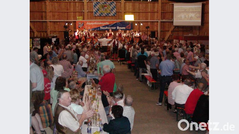 Gäste beim Böhmischen Abend in der O`Schnitt-Halle in Wurz Bild: tok