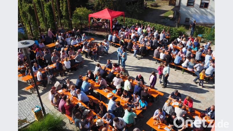 Für musikalische Stimmung am Kommunbrauhaus sorgte die &quot;Zoiglblosn&quot;. Bild: gz