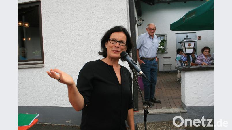 „Ich bin stolz auf euch“, richtete Bürgermeisterin Friederike Sonnemann ein anerkennendes Wort an die Waldershofer Senioren. Bild: wro