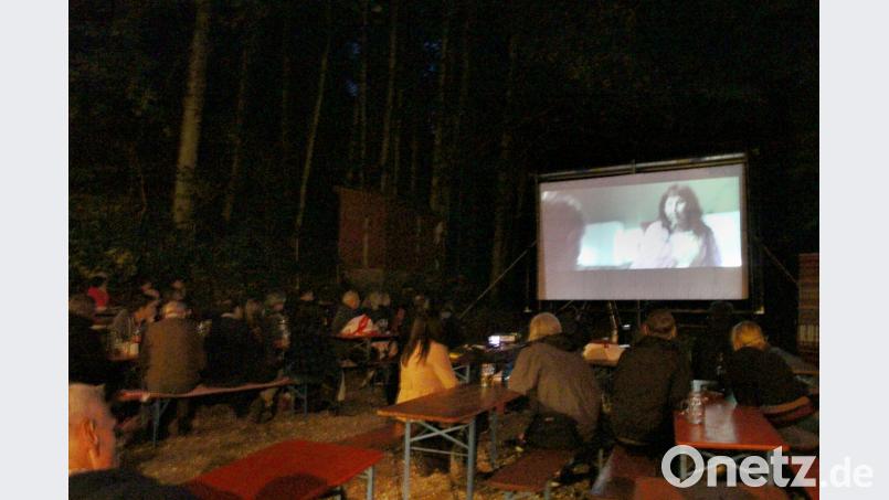 „Das brandneue Testament“ (Bild) sowie „Thelma &amp; Louise“ unterhalten das Publikum bei zwei Openair-Kinoabenden am Felsenkeller. Bild: ds