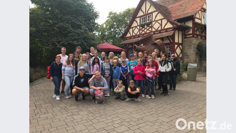 Einen langen und aufregenden Tag genossen die Kinder und Jugendlichen mit der Jungen Union in Tripsdrill. Bild: sne
