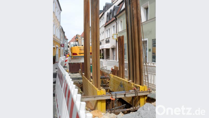 In der Unteren Nabburger Straße wird der Kanal saniert. Bild: Stephan Huber