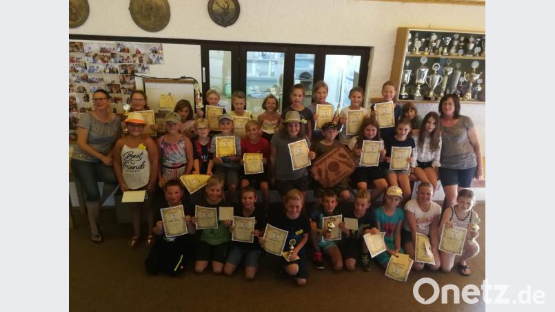 Alle Kinder erhielten Urkunden. Bild: exb