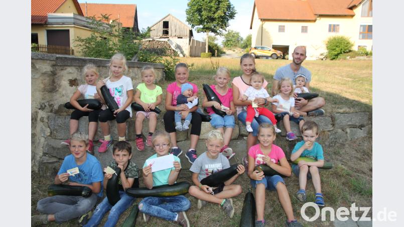 Die Kinder haben riesige Zuchinis gezüchtet, dafür gab es Gutscheine und eine zünftige „Pizza- Party. Bild: frd