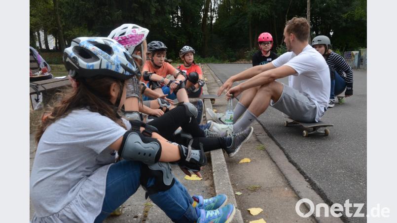 Lagebesprechung auf dem Skateboard-Platz. Bild: Kunz