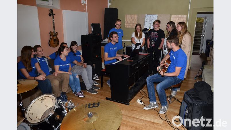 Die Mitglieder der &quot;Musikinitiative Vohenstrauß&quot; feiern den &quot;Tag der offenen Tür&quot; in ihrem Domizil. Bild: fjo