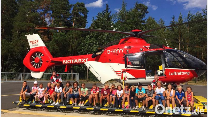 Begleitet wurde der Ausflug der Fuchsmühler Ferienkinder auch von den BRK- Leuten Elke und Edwin Ulrich (im Hintergrund, von links). Bild: exb