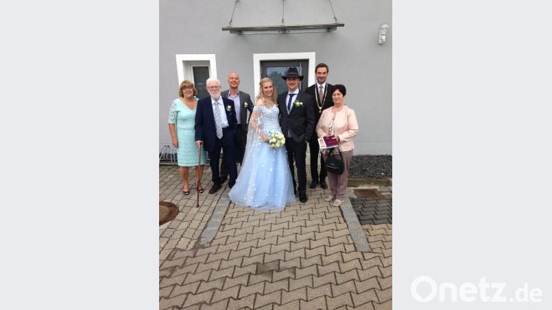 Natascha Hegewald und Tobias Bernevics trauten sich in Mantel. Bild: sei