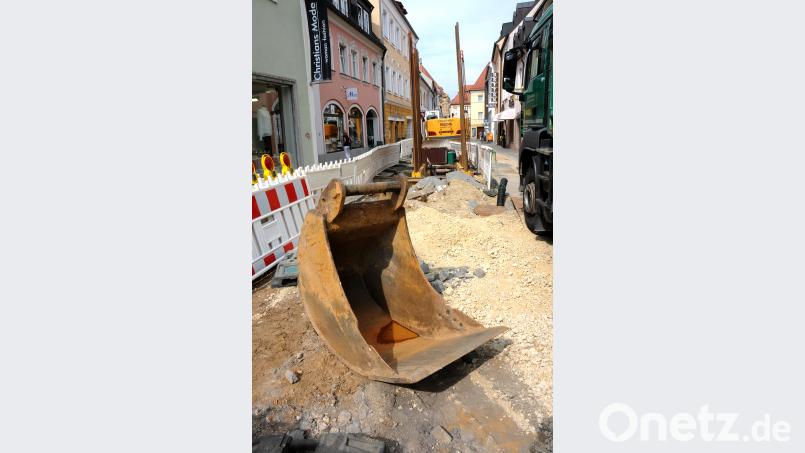 In der Unteren Nabburger Straße wird der Kanal saniert. Bild: Stephan Huber