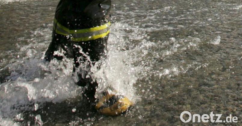 Bei einem Rohrbruch in Nürnberg sind einem Netzbetreiber zufolge acht Millionen Liter Wasser ausgelaufen. Bild: Symbolbild: EPA/KIM LUDBROOK