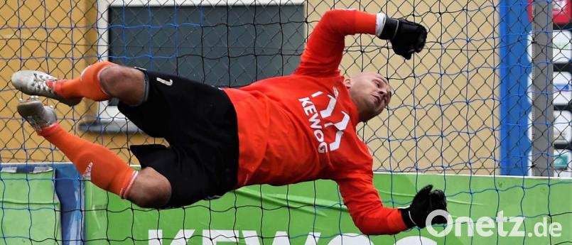Auf Keeper Matthias Götz und die Hintermannschaft der SpVgg SV Weiden wird im Derby gegen Pfreimd Schwerstarbeit zukommen. Nur wenn hinten mal wieder die Null steht, kann die Scheler-Truppe den aktuellen Negativlauf im Heimspiel stoppen. Bild: btg