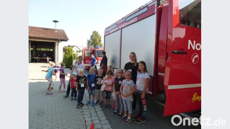 Stets begehrt: Eine Fahrt im großen Feuerwehrauto mit Tatütata. Bild: bk
