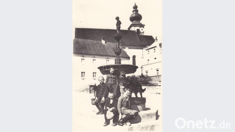 Der einstige Brunnen auf dem Marktplatz hat seit 2002 einen Nachfolger im Schwarz-Brunnen. Bild: lg