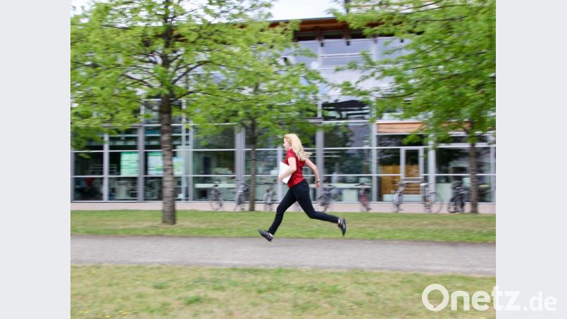 Schnell, schnell: Noch bis 15. September können sich Studieninteressierte an der OTH Amberg-Weiden bewerben. Bild: exb