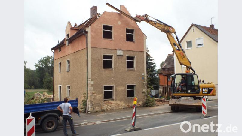 Das bekannte Gebäude Vilstalstraße 104 gibt es heut nicht mehr. Es ist gestern abgerissen worden. Bild: e
