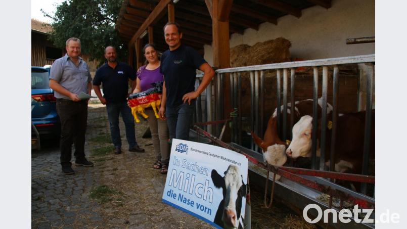 BDM-Vordenker Werner Reinl (von links) mobilisiert seine Milchbauern Hubert Meiler sowie Anja und Christian Beutner. Bild: jrh