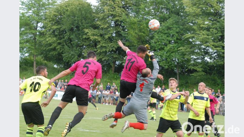 Der FC Tirschenreuth muss am Samstag in der Partie beim ATS Kulmbach auf Top-Stürmer Anthony Hofweller (Nummer 11) verzichten. Bild: Rudi Gebert