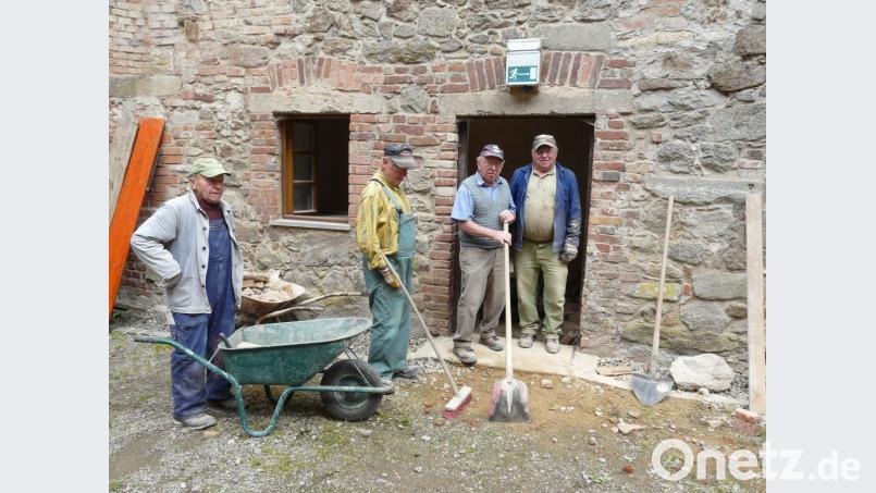 „Die Schlossgeister“ haben als Bautrupp schon 46 000 ehrenamtliche Stunden bei der Renovierung geleistet. Bild: gi