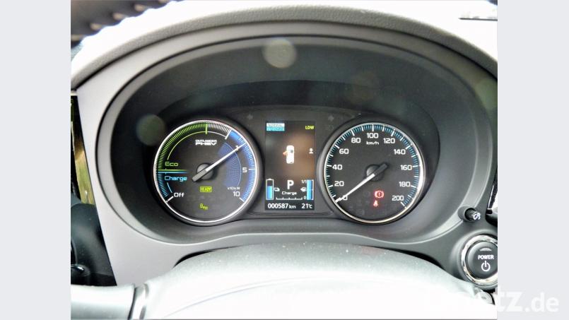 Die Anzeige im Cockpit informiert den Fahrer über den aktuellen Ladezustand seines Fahrzeugs. Bild: bz