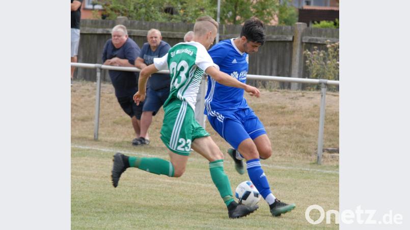 Erneute Hiobsbotschaft für den SV Mitterteich: Justin Wagner (links) fällt mit einem Bänderriss für längere Zeit aus. Am Samstag treten die Stiftländer beim FC Lichtenfels an. Bild: Rudi Gebert