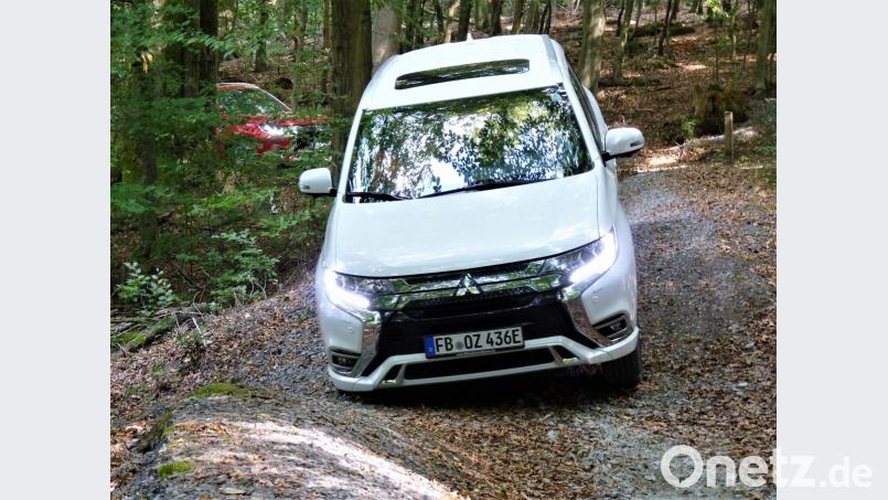 Ob Verschränkung oder Seitenneigung, für den Outlander auch in der Plug-in Hybrid-Version kein Problem. Bild: bz