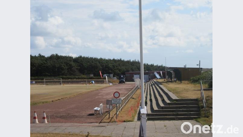 Im Stadion Sylt in Westerland ist derzeit kein Spielbetrieb möglich. Das Team Sylt kickt nun im Sportzentrum Ost auf der Insel. Dort hat sich die SG eine tolle Anlage geschaffen. Bild: mr