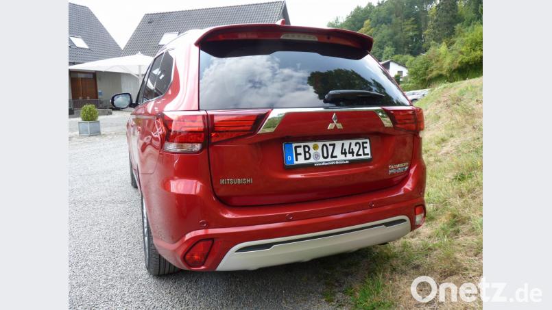 Ein neuer Dachspoiler verbessert nicht nur die Optik, sondern auch die Aerodynamik des Mitsubishi. Bild: bz