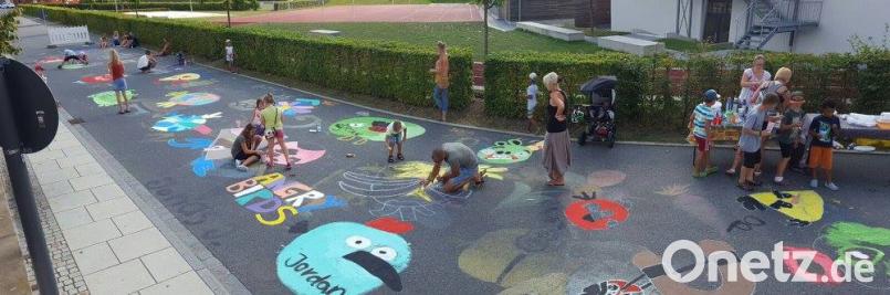 Straßenmalaktion 2016: Damals sorgten die Angry Birds für Sicherheit am Alten Weg. Bild: sne