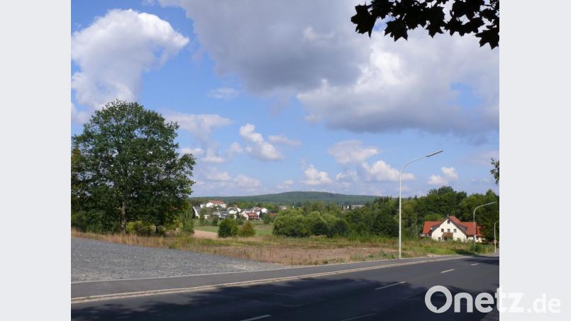 Auf dem Gelände der ehemaligen Franz-Brauerei will ein Bauträger aus der Region drei Wohngebäude mit jeweils sechs Wohnungen errichten. Bild: kgg