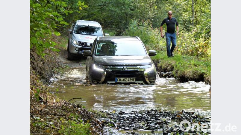 Die Wasserpassage stellt für den Outlander kein Hindernis dar. Bild: bz